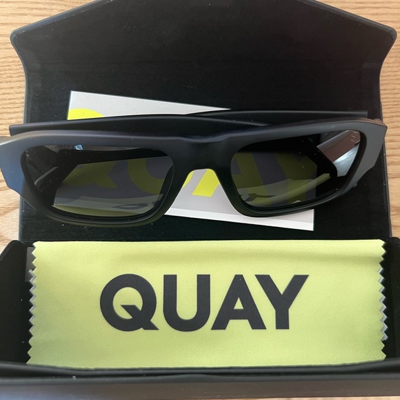 Quay Night Cap Matte Black Frame / Black Polarized Sun Glasses - Picture 2 of 2
